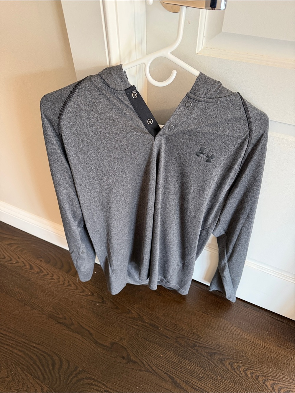 Under Armour Men’s Dark Gray Hooded Performance Pullover